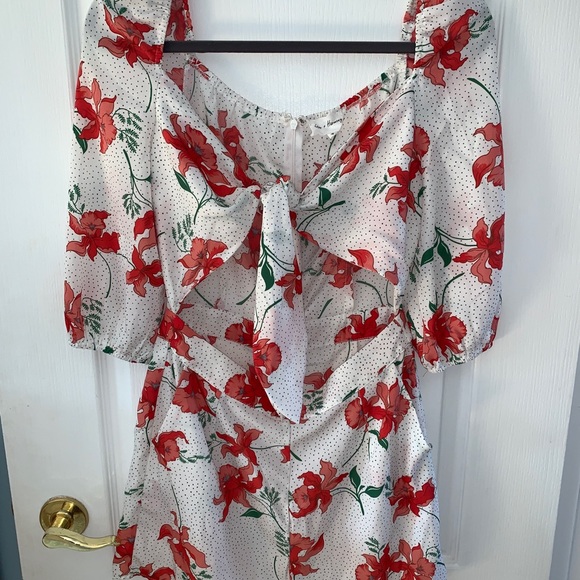 White Floral Romper with puffed sleeves, size M - Picture 3 of 4